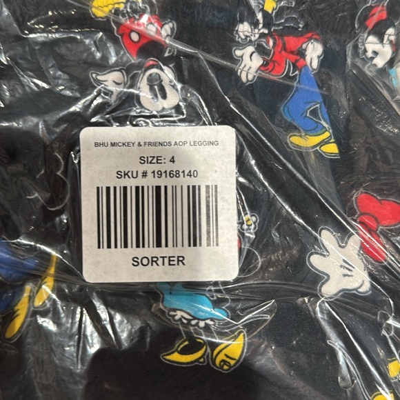 NWT Her Universe Disney Mickey And Friends AOP leggings 2x/5X - Picture 14 of 14